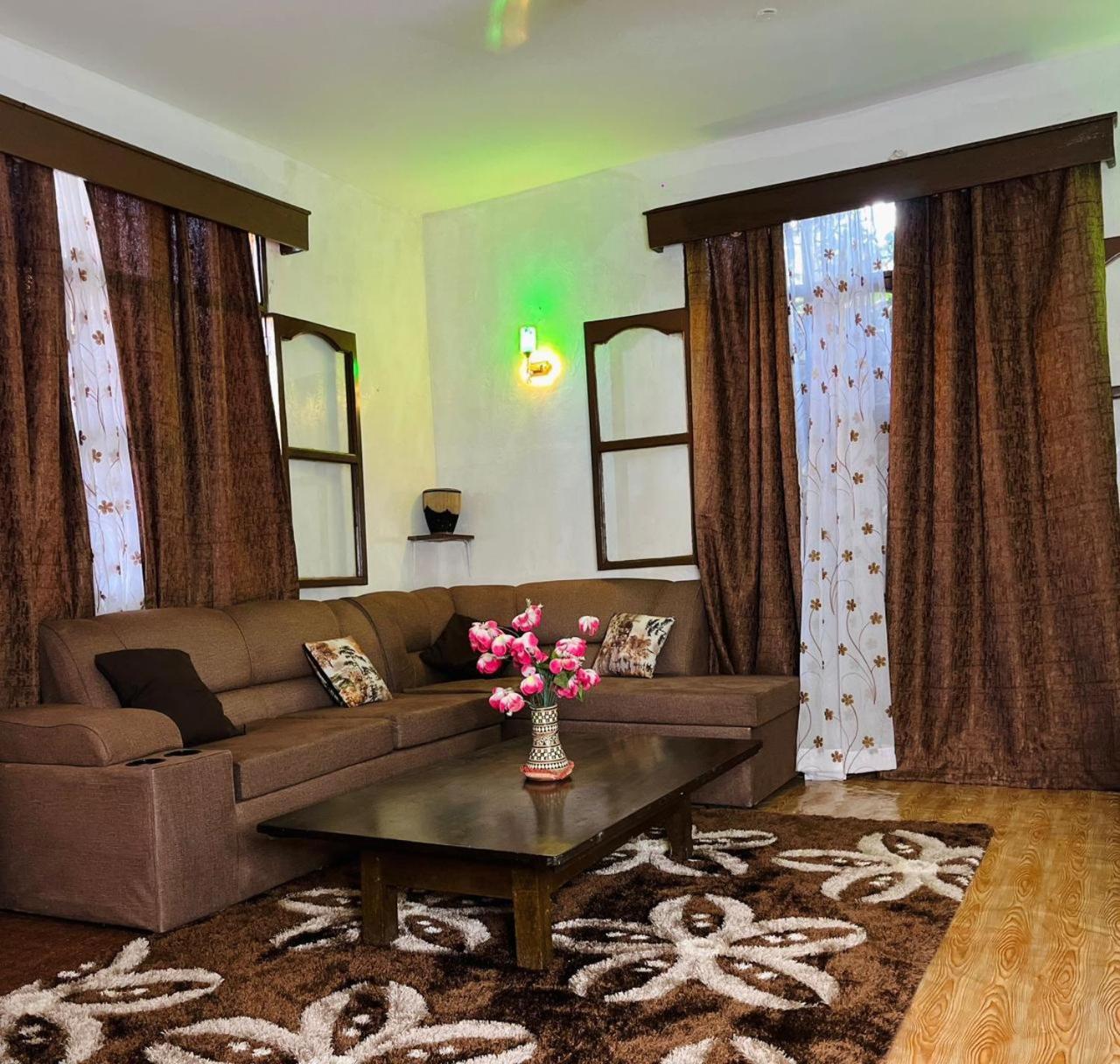 Akogo House - Bnb , Hostel, Backpackers & Volunteer Center مومباسا المظهر الخارجي الصورة