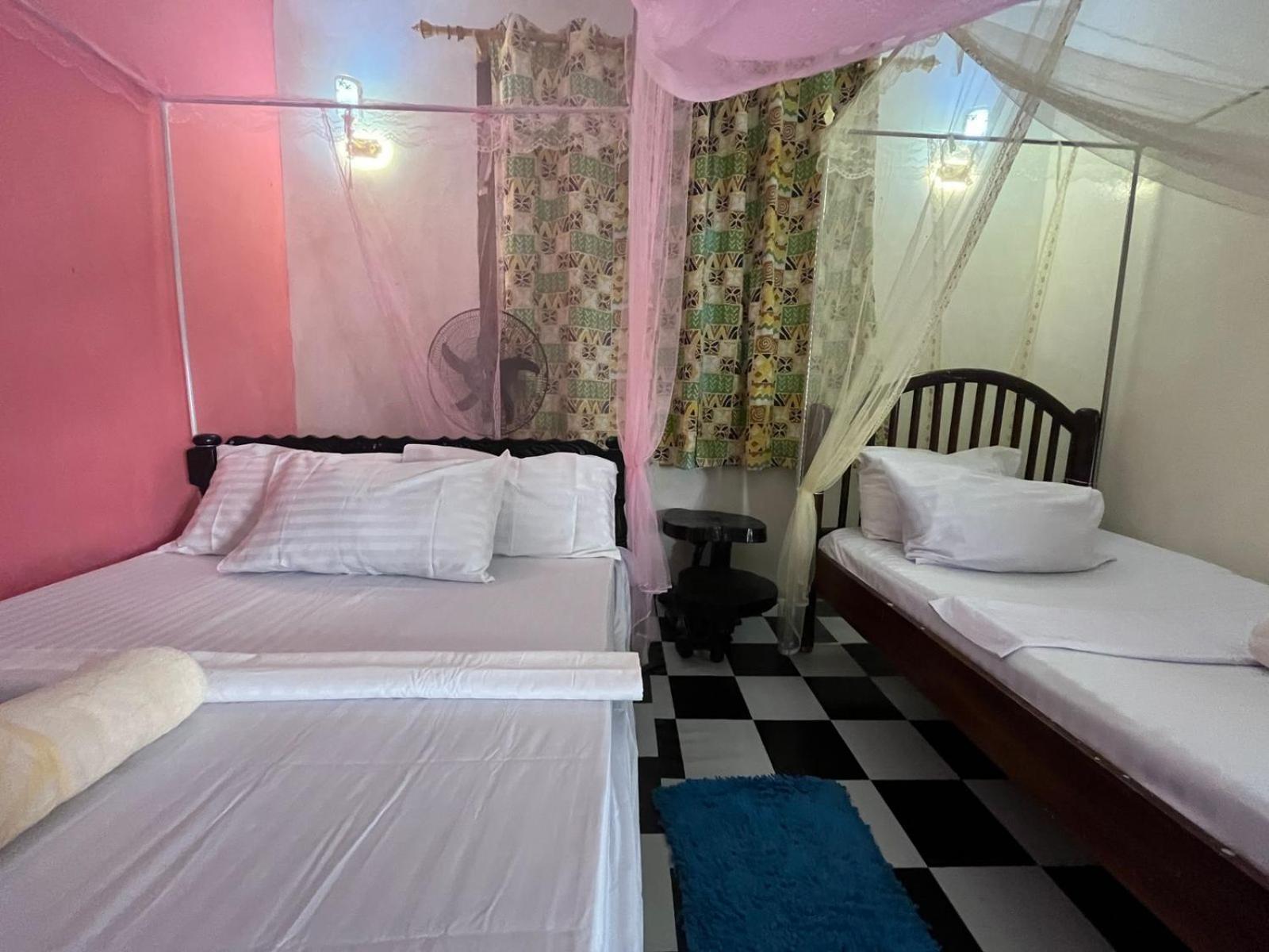 Akogo House - Bnb , Hostel, Backpackers & Volunteer Center مومباسا المظهر الخارجي الصورة