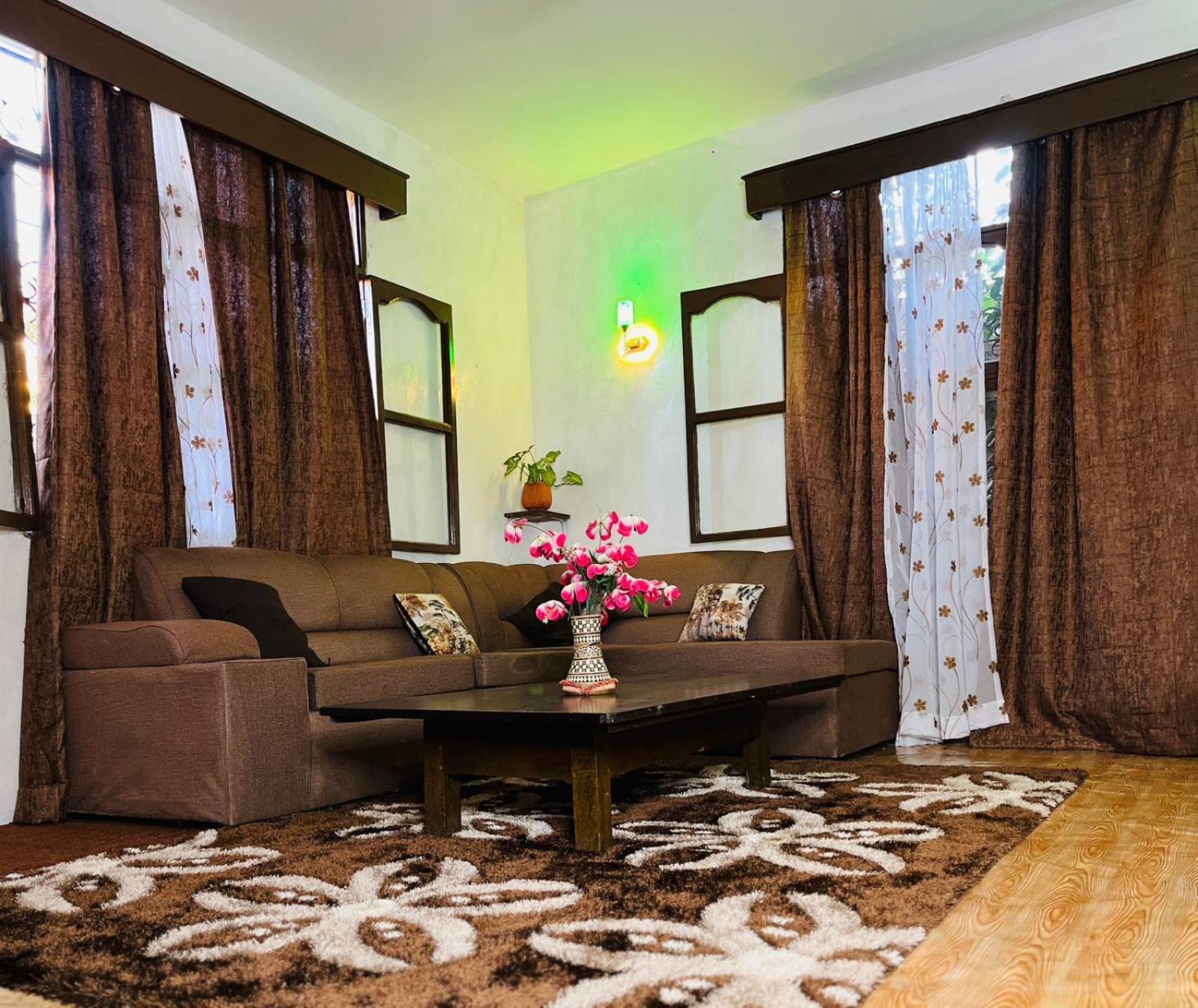 Akogo House - Bnb , Hostel, Backpackers & Volunteer Center مومباسا المظهر الخارجي الصورة