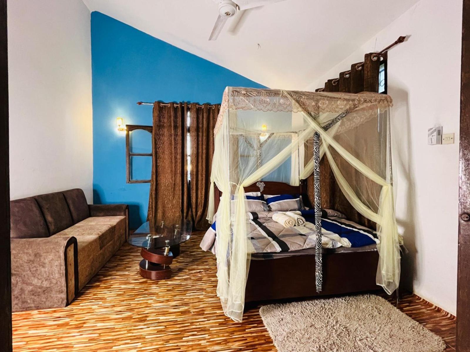 Akogo House - Bnb , Hostel, Backpackers & Volunteer Center مومباسا المظهر الخارجي الصورة