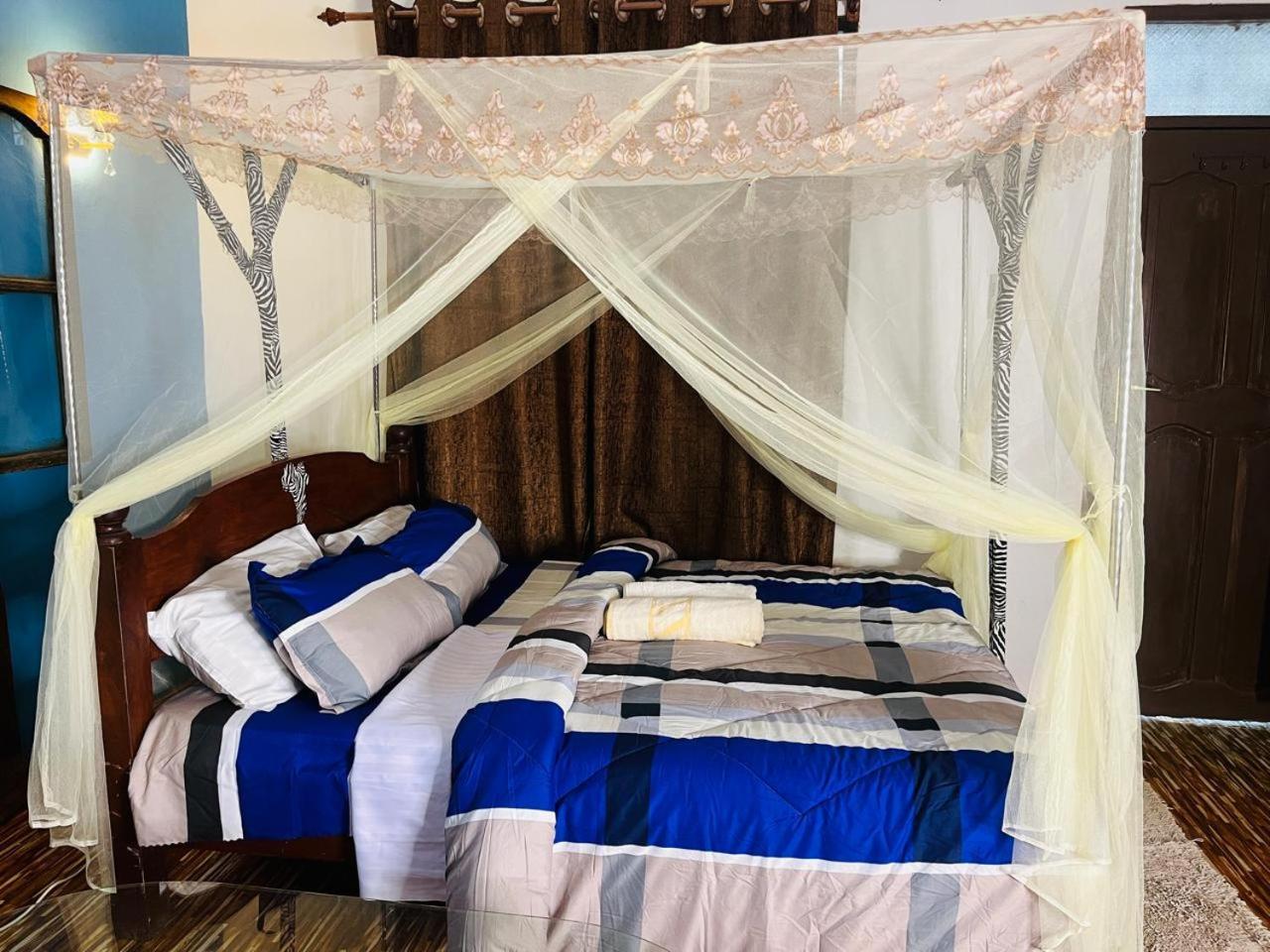 Akogo House - Bnb , Hostel, Backpackers & Volunteer Center مومباسا المظهر الخارجي الصورة