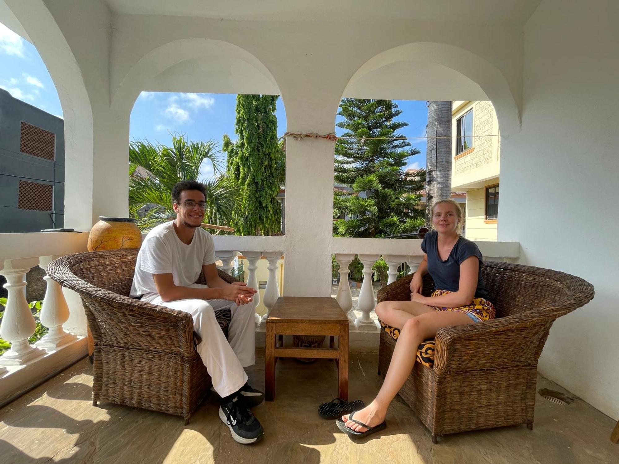 Akogo House - Bnb , Hostel, Backpackers & Volunteer Center مومباسا المظهر الخارجي الصورة