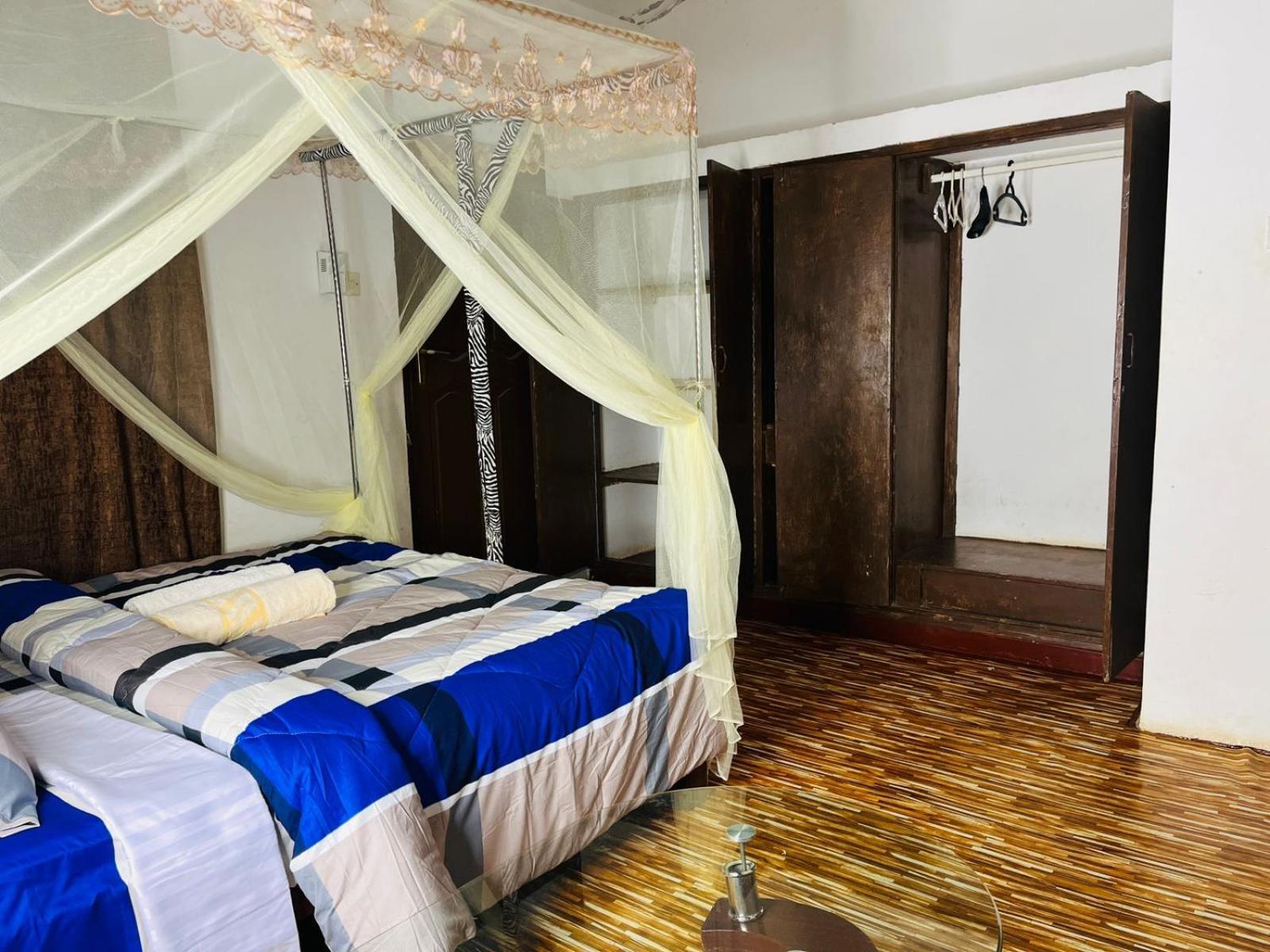 Akogo House - Bnb , Hostel, Backpackers & Volunteer Center مومباسا المظهر الخارجي الصورة