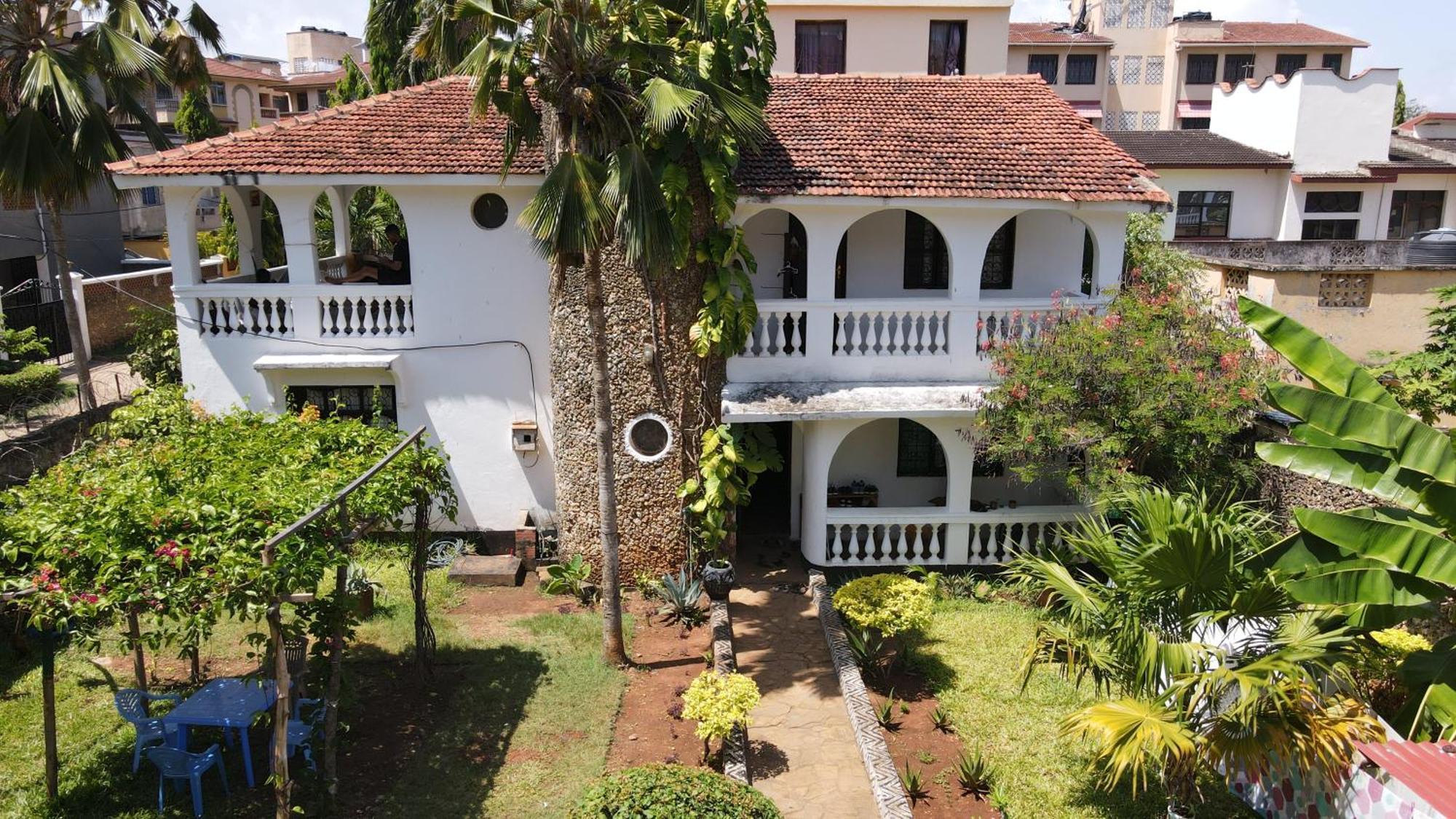 Akogo House - Bnb , Hostel, Backpackers & Volunteer Center مومباسا المظهر الخارجي الصورة