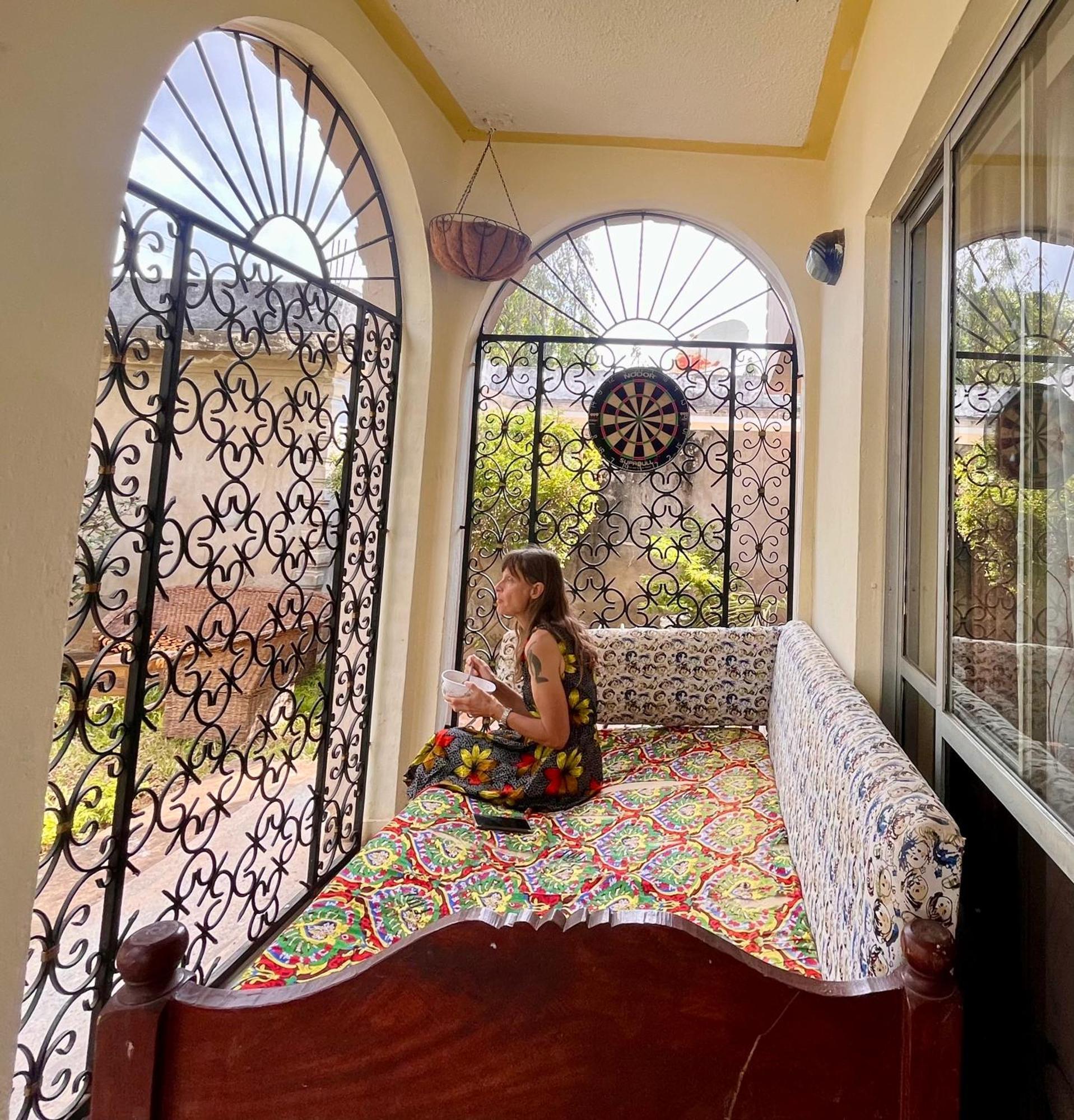 Akogo House - Bnb , Hostel, Backpackers & Volunteer Center مومباسا المظهر الخارجي الصورة