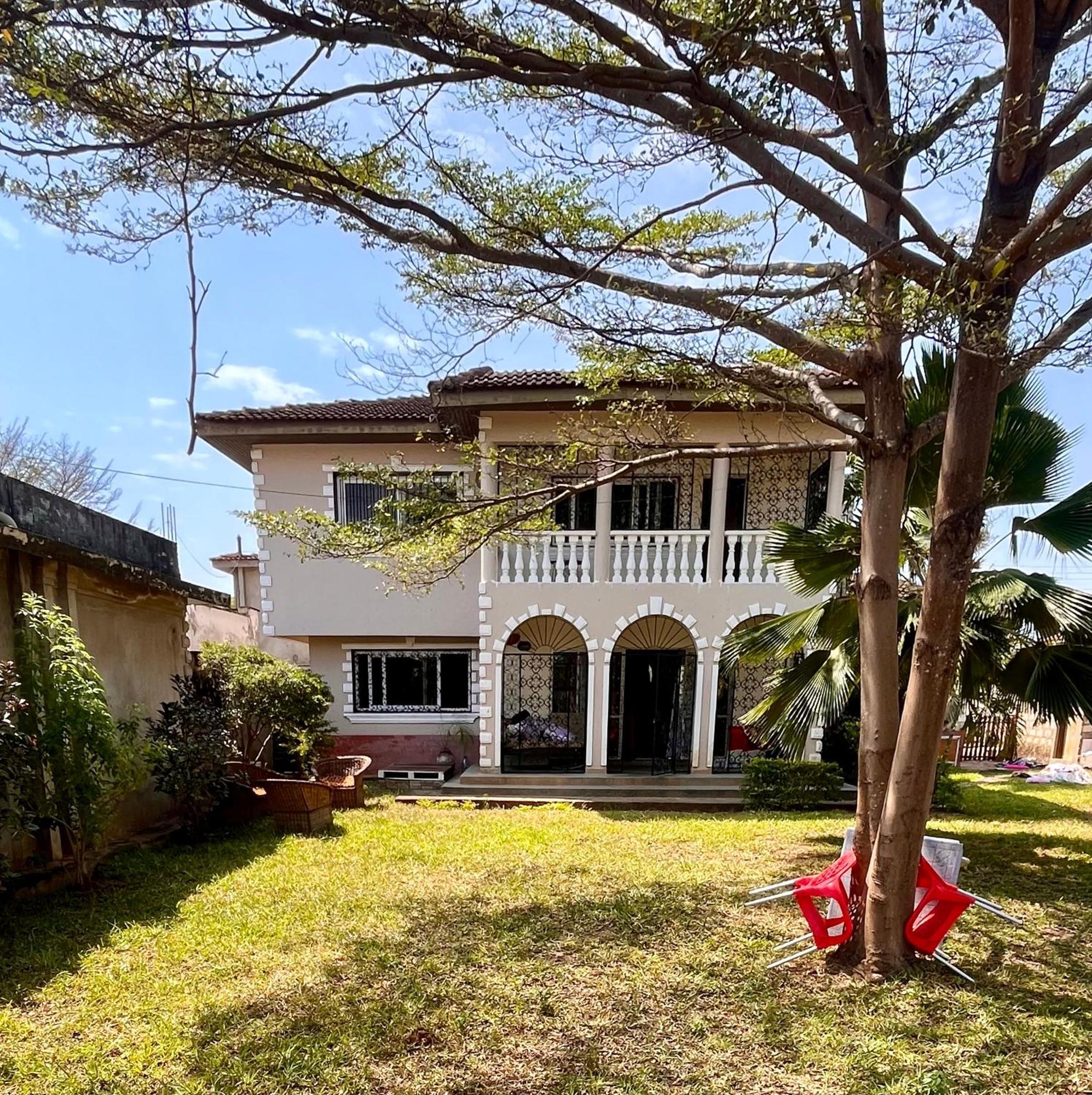 Akogo House - Bnb , Hostel, Backpackers & Volunteer Center مومباسا المظهر الخارجي الصورة