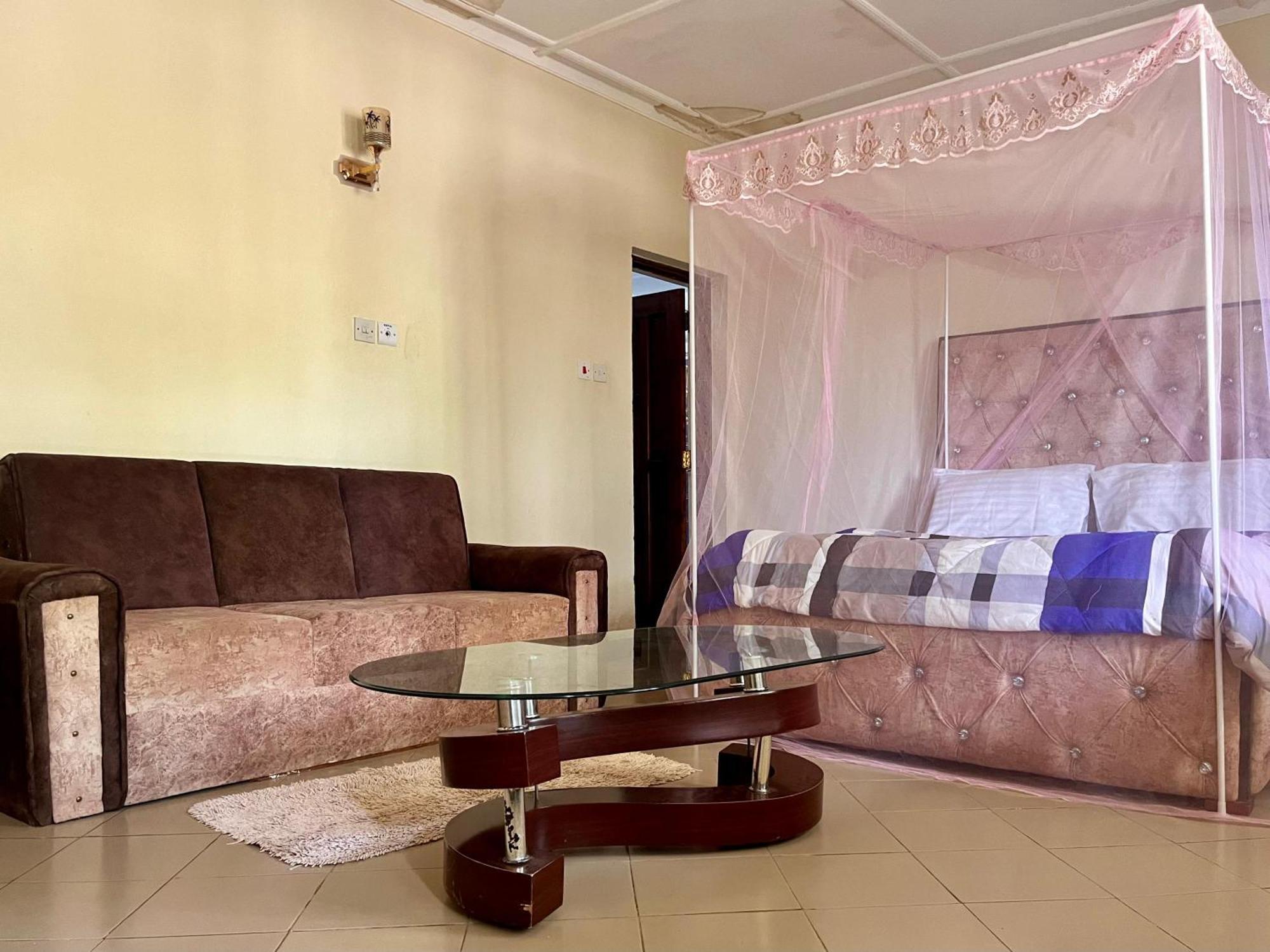 Akogo House - Bnb , Hostel, Backpackers & Volunteer Center مومباسا المظهر الخارجي الصورة