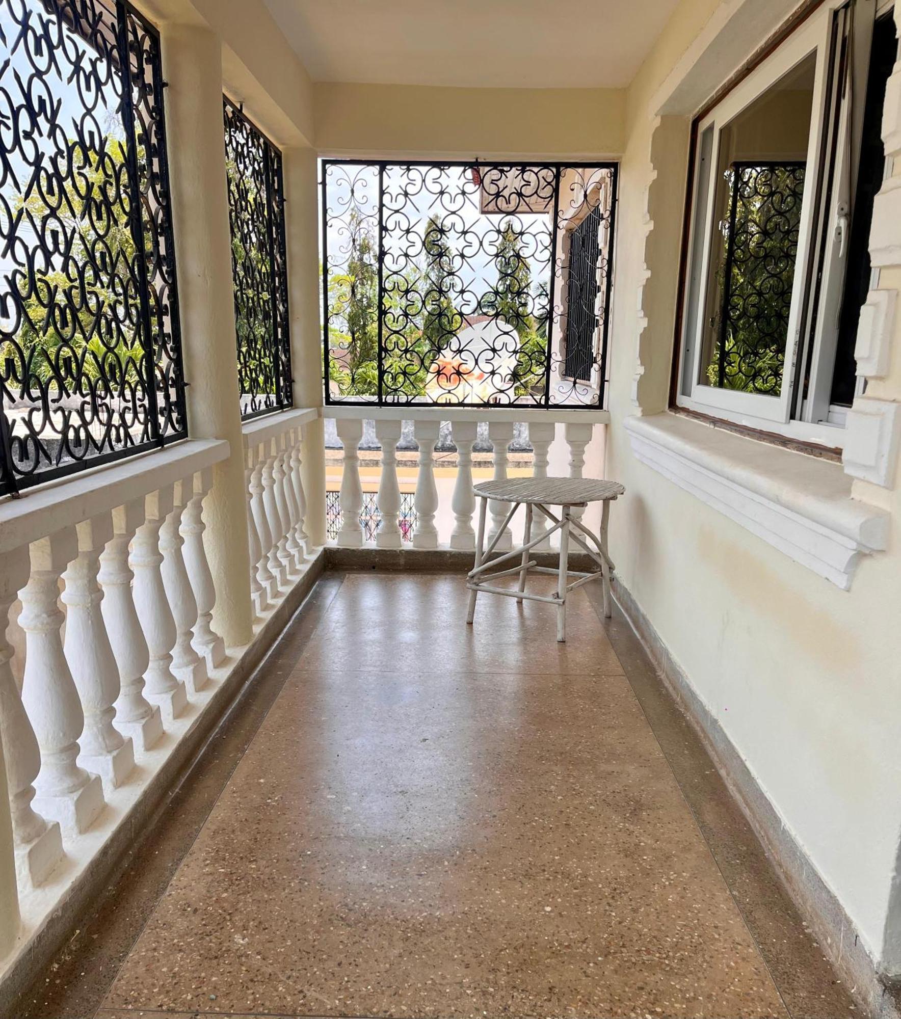 Akogo House - Bnb , Hostel, Backpackers & Volunteer Center مومباسا المظهر الخارجي الصورة