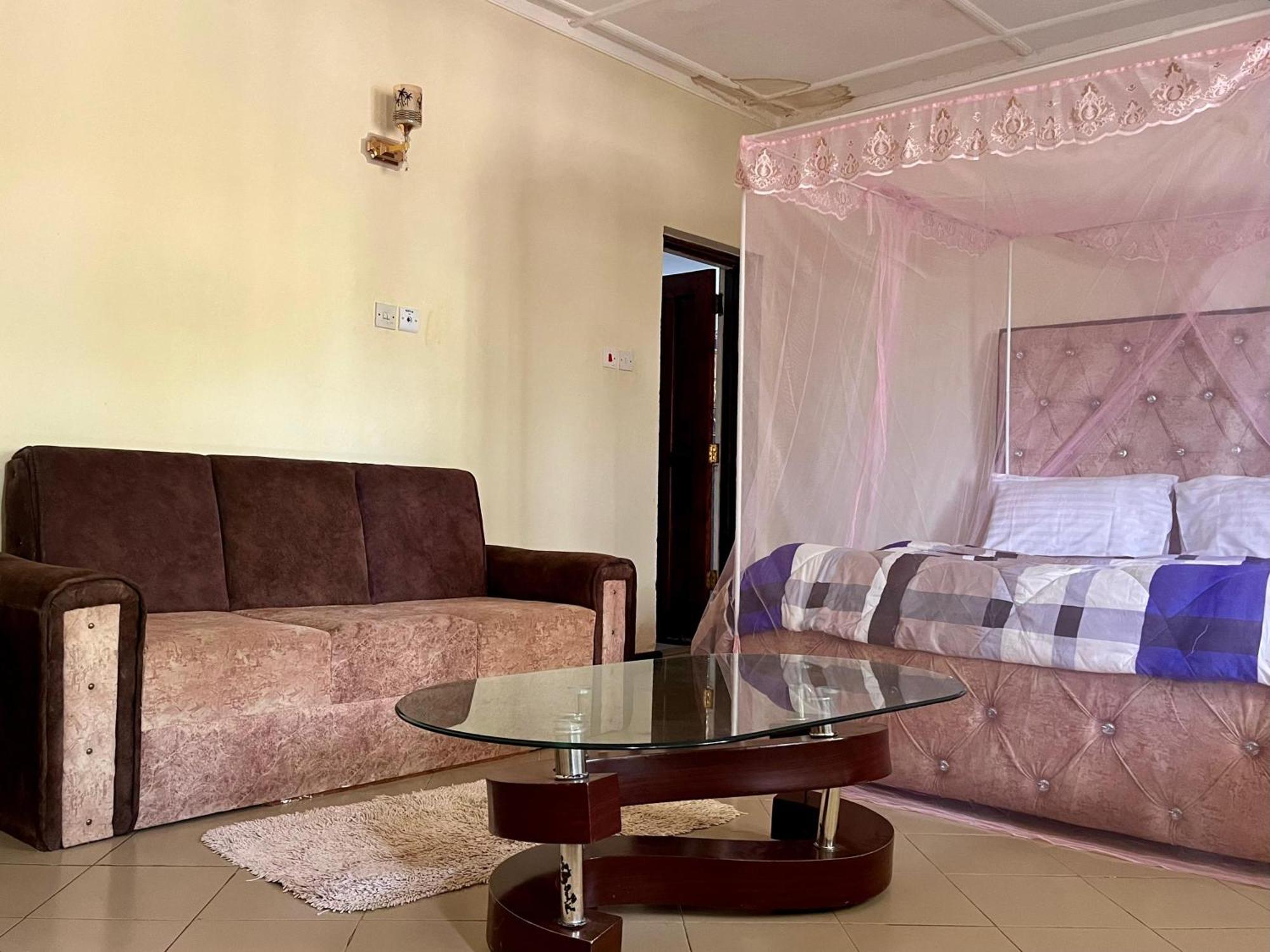 Akogo House - Bnb , Hostel, Backpackers & Volunteer Center مومباسا المظهر الخارجي الصورة