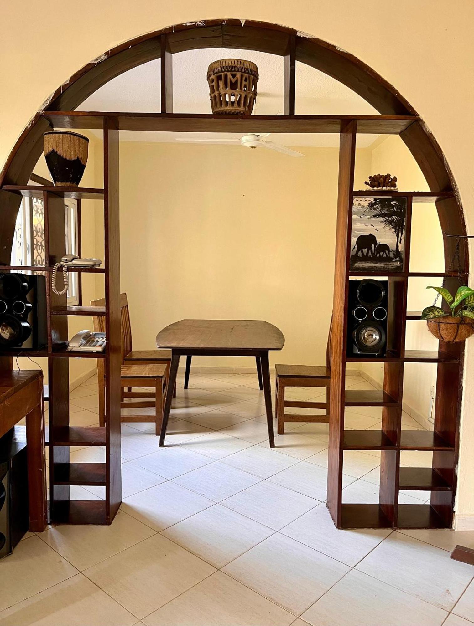 Akogo House - Bnb , Hostel, Backpackers & Volunteer Center مومباسا المظهر الخارجي الصورة