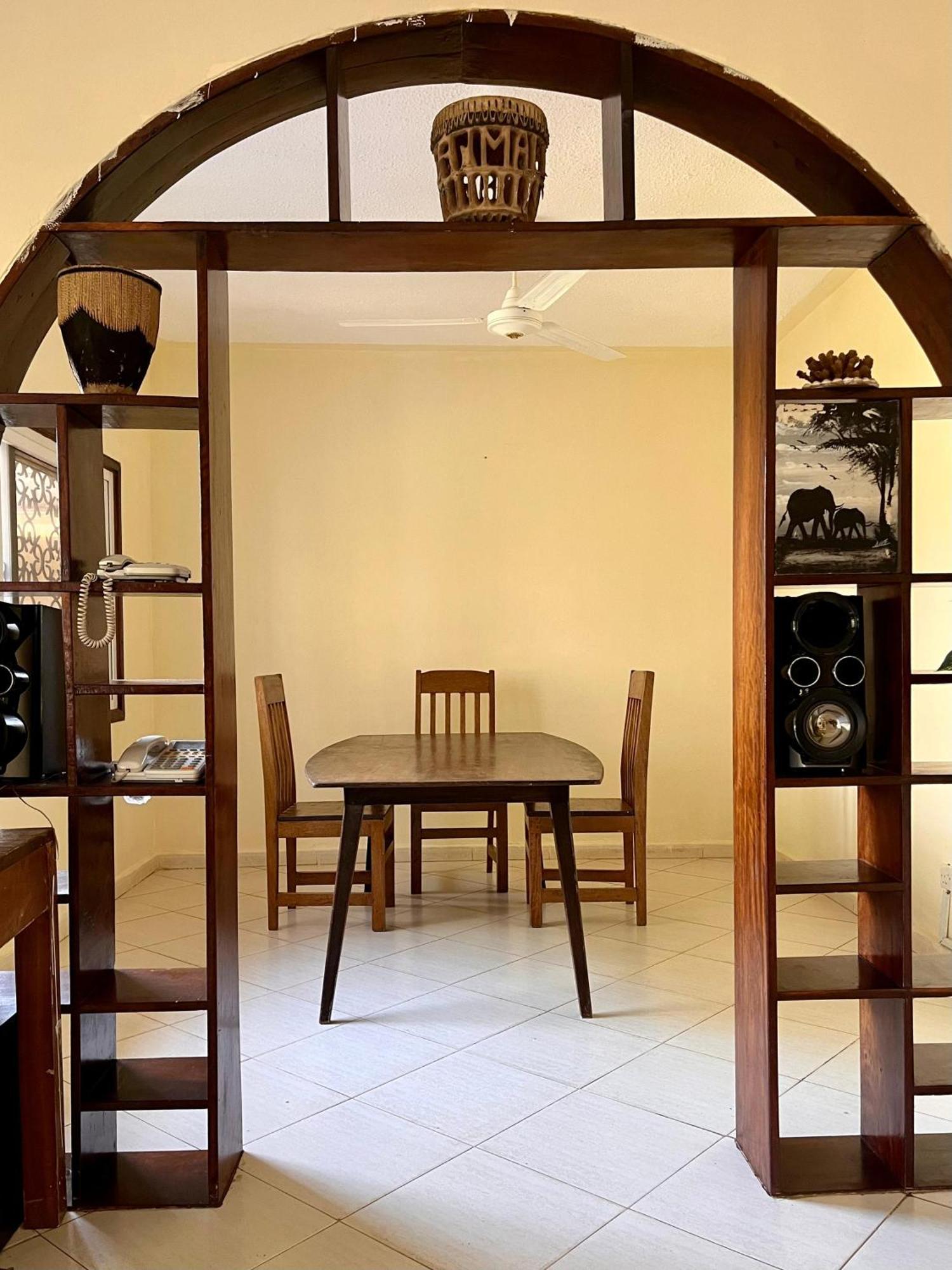 Akogo House - Bnb , Hostel, Backpackers & Volunteer Center مومباسا المظهر الخارجي الصورة