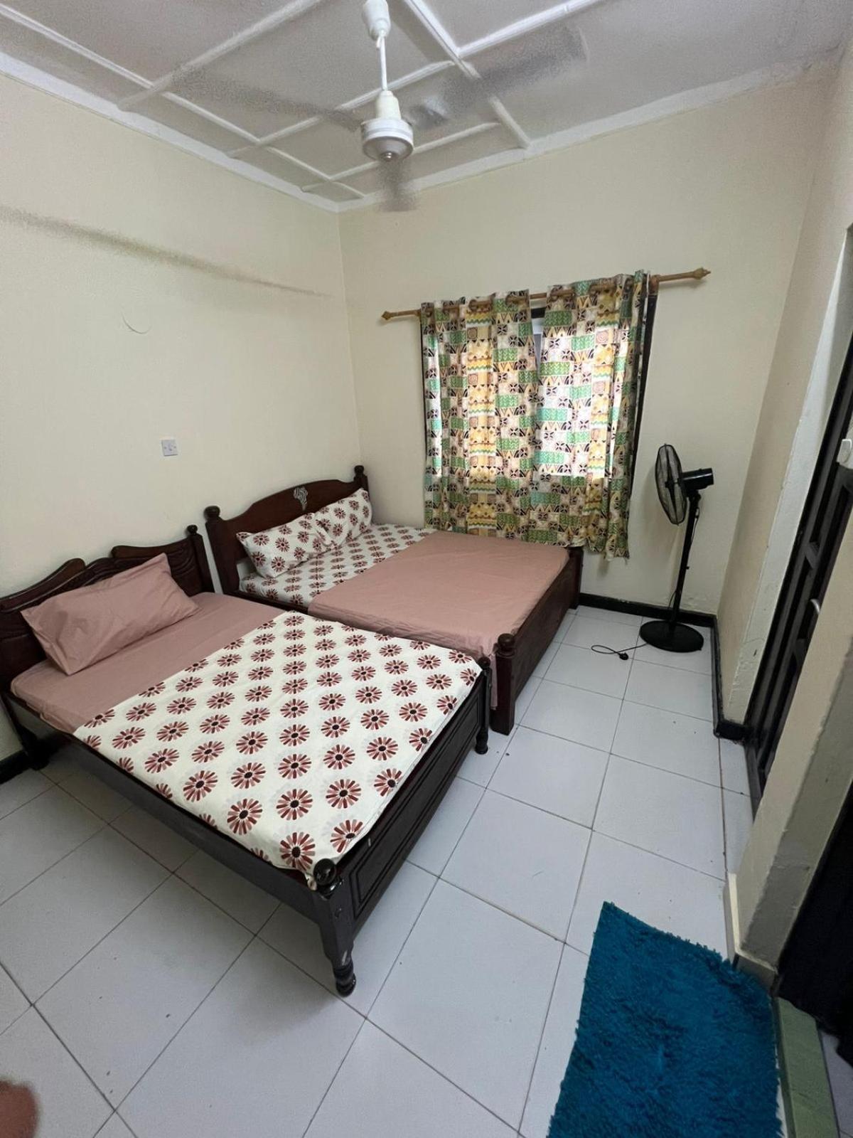 Akogo House - Bnb , Hostel, Backpackers & Volunteer Center مومباسا المظهر الخارجي الصورة