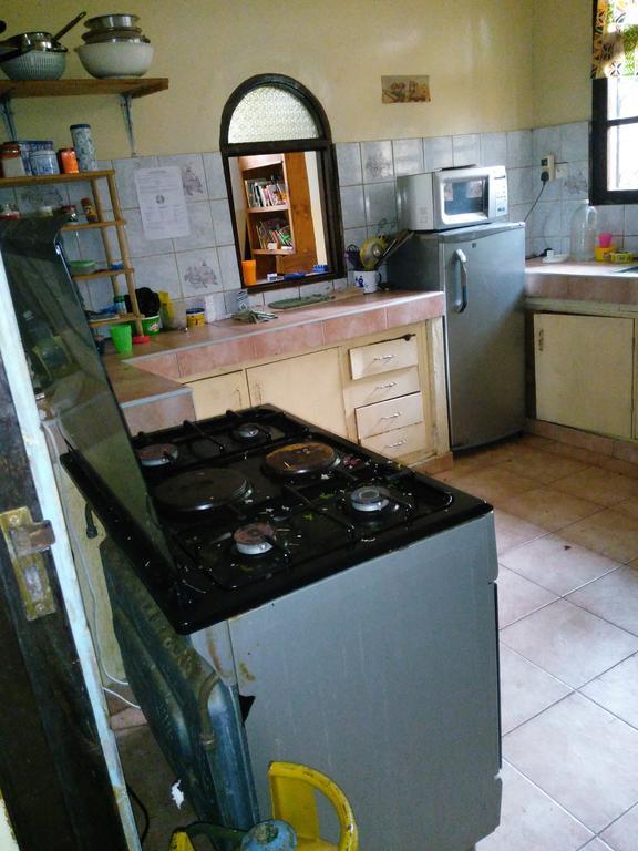 Akogo House - Bnb , Hostel, Backpackers & Volunteer Center مومباسا المظهر الخارجي الصورة