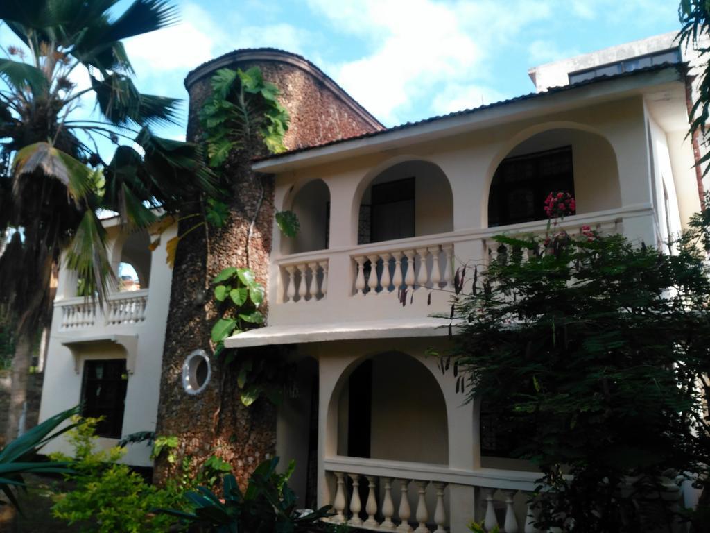 Akogo House - Bnb , Hostel, Backpackers & Volunteer Center مومباسا المظهر الخارجي الصورة
