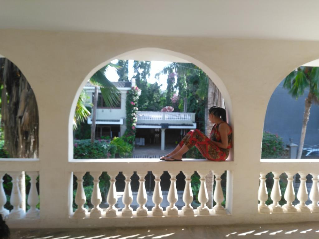 Akogo House - Bnb , Hostel, Backpackers & Volunteer Center مومباسا المظهر الخارجي الصورة