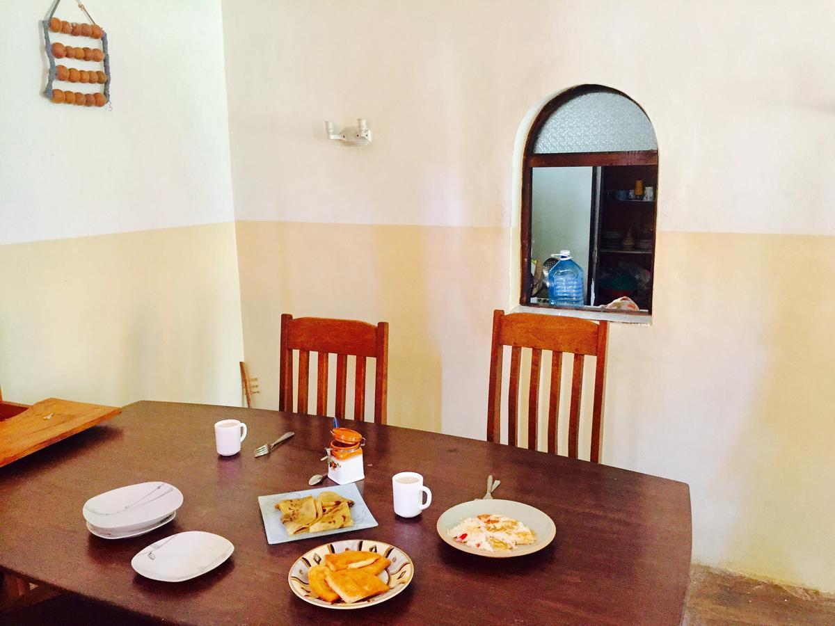 Akogo House - Bnb , Hostel, Backpackers & Volunteer Center مومباسا المظهر الخارجي الصورة