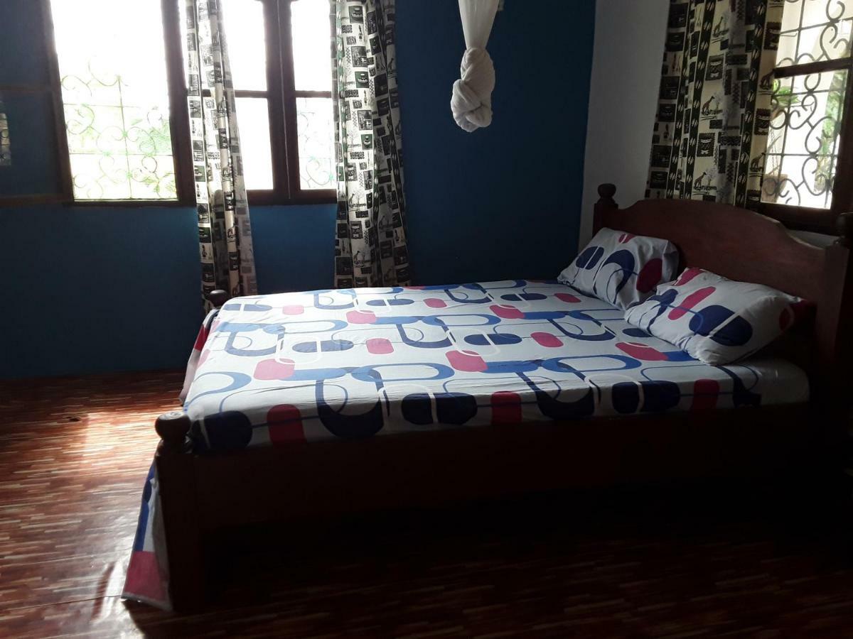 Akogo House - Bnb , Hostel, Backpackers & Volunteer Center مومباسا المظهر الخارجي الصورة